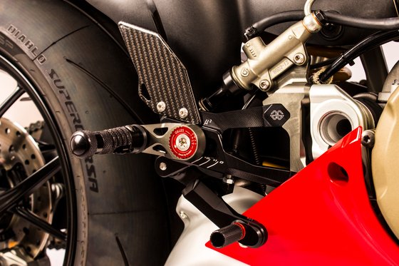 MUE2-D01-B GILLES TOOLING black rearset for ducati panigale v4