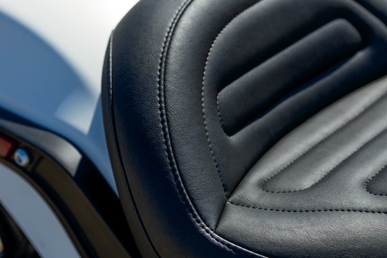 75887 MUSTANG solo touring seat with raised detailing