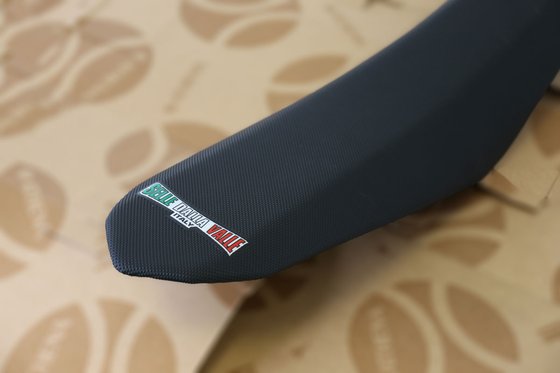 SDV002R SELLE DALLA VALLE juodos spalvos "supergrip racing" sėdynės užvalkalas